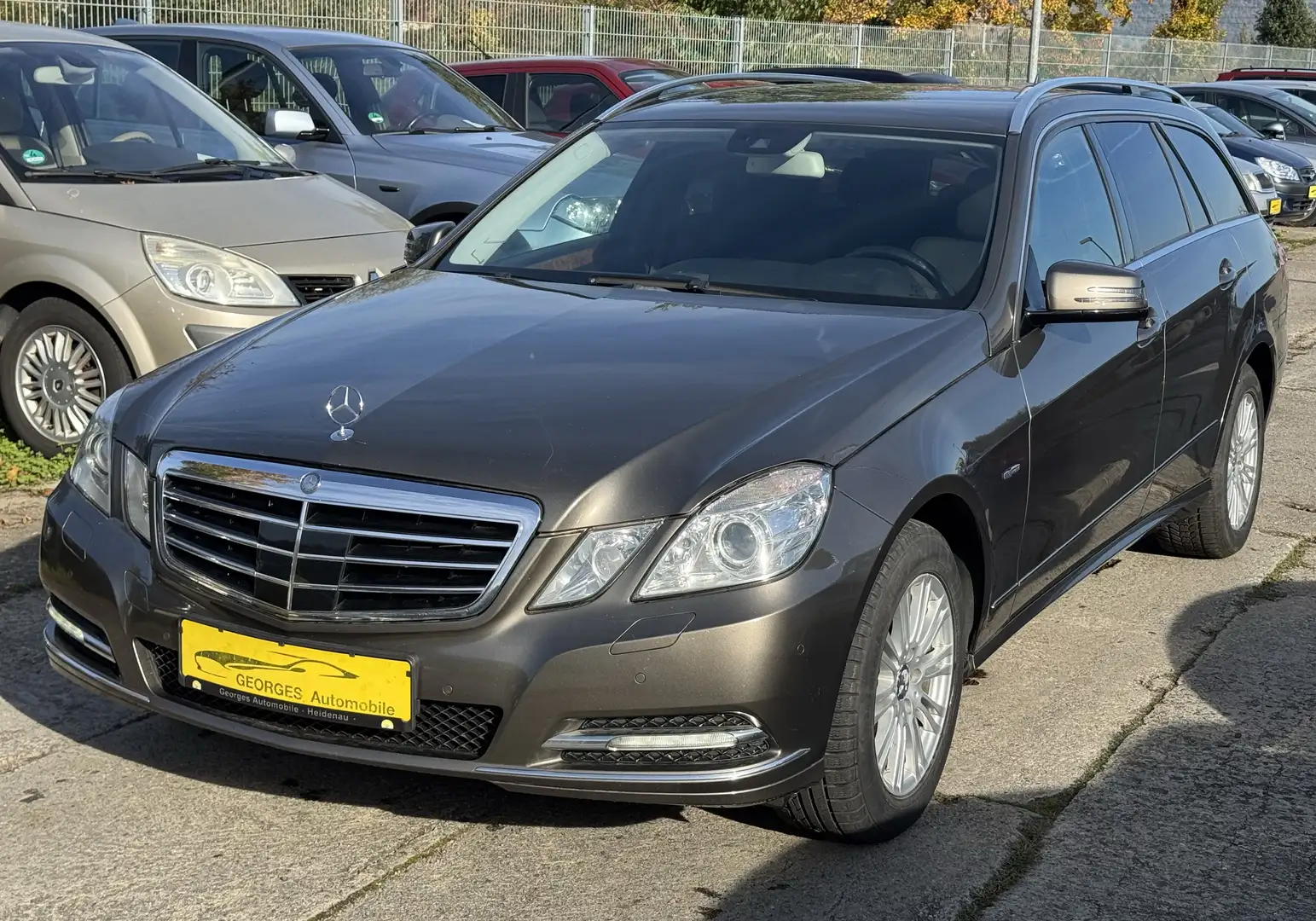 Mercedes-Benz E 250 E-Klasse T BlueEFFICIENCY Automatik Elegance Bronze - 1