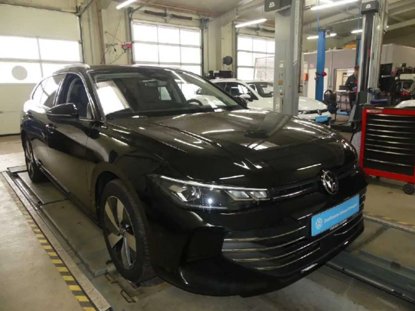 Volkswagen Passat Variant 1.5 TSI Business NAVI SHZ 360° KA Schwarz - 2