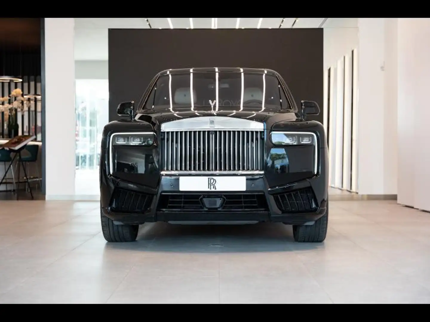 Rolls-Royce Cullinan Schwarz - 2