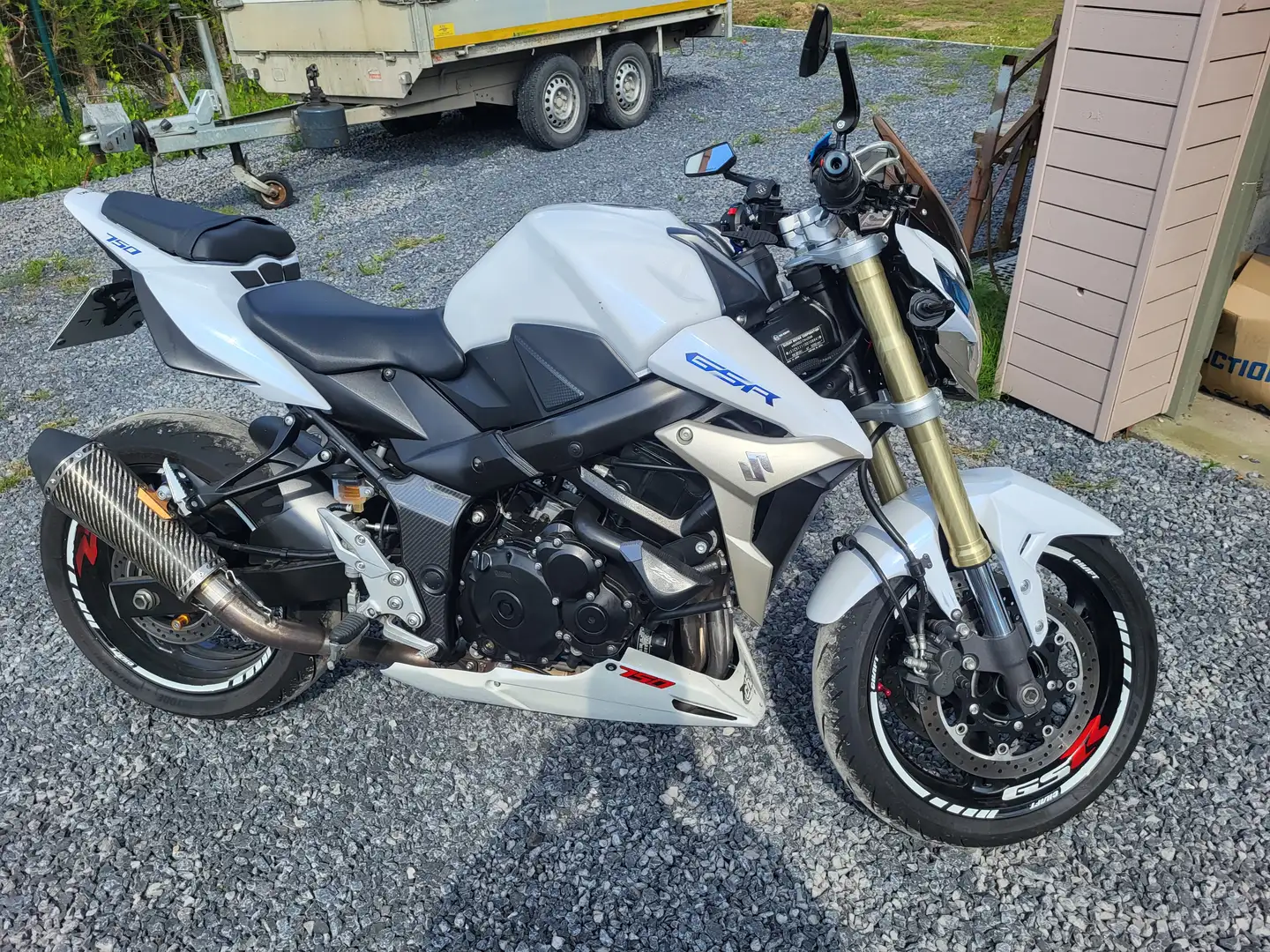 Suzuki GSR 750 Alb - 1