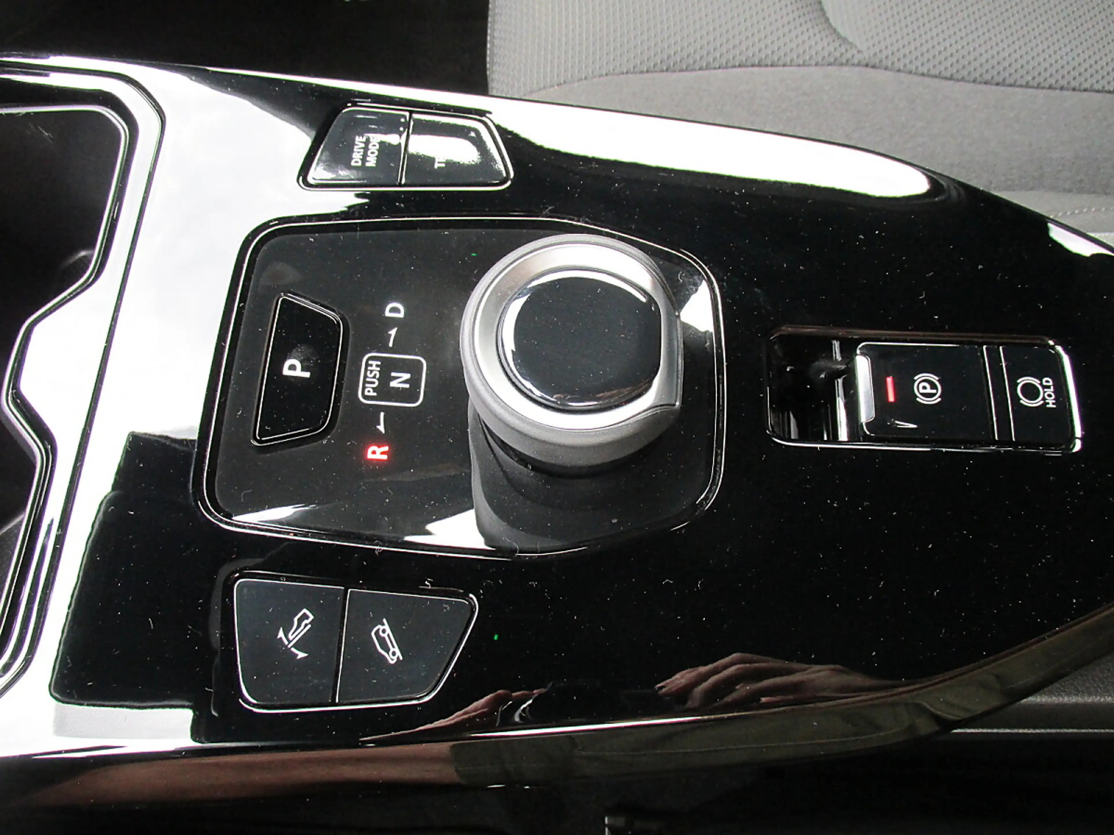 Suzuki Vitara eVitara 61kWh GL+ Allgrip-e Shine — photo 12