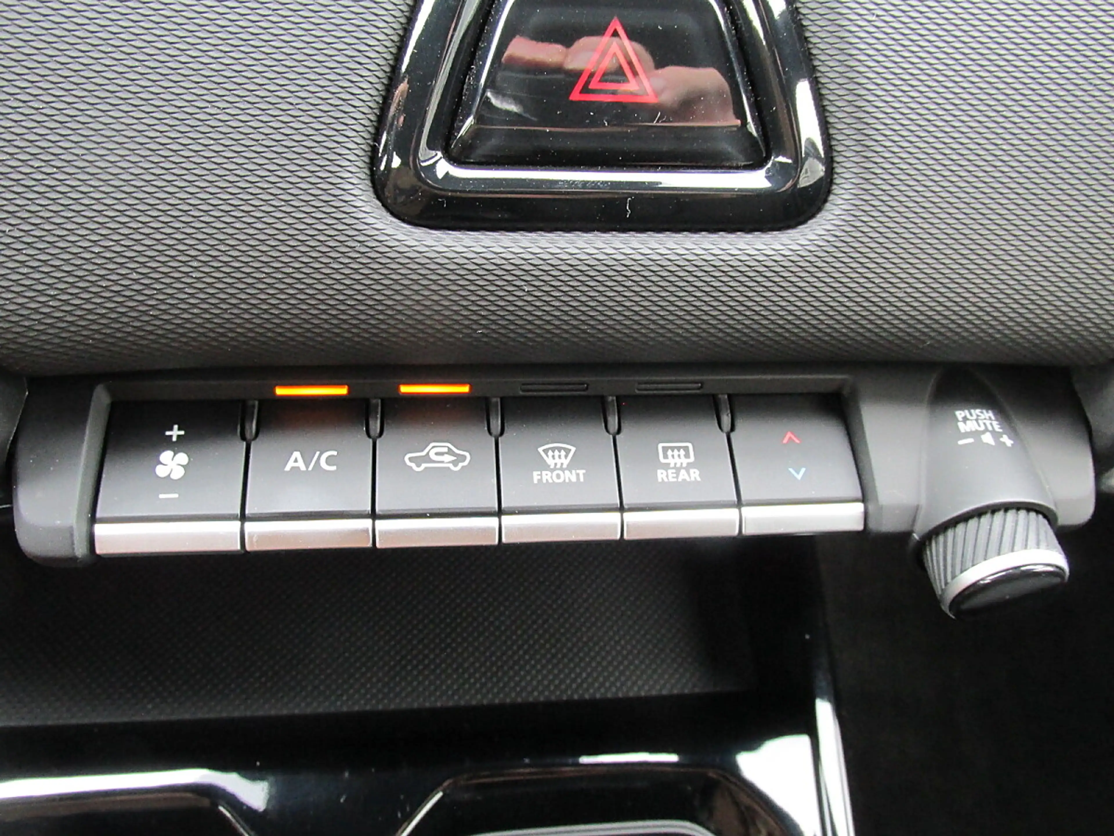 Suzuki Vitara eVitara 61kWh GL+ Allgrip-e Shine — photo 11