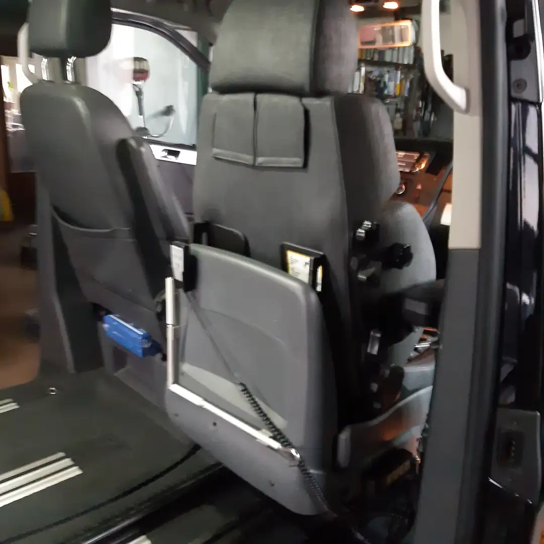 Volkswagen T5 Multivan Multivan Highline Behindertenumbau Noir - 2