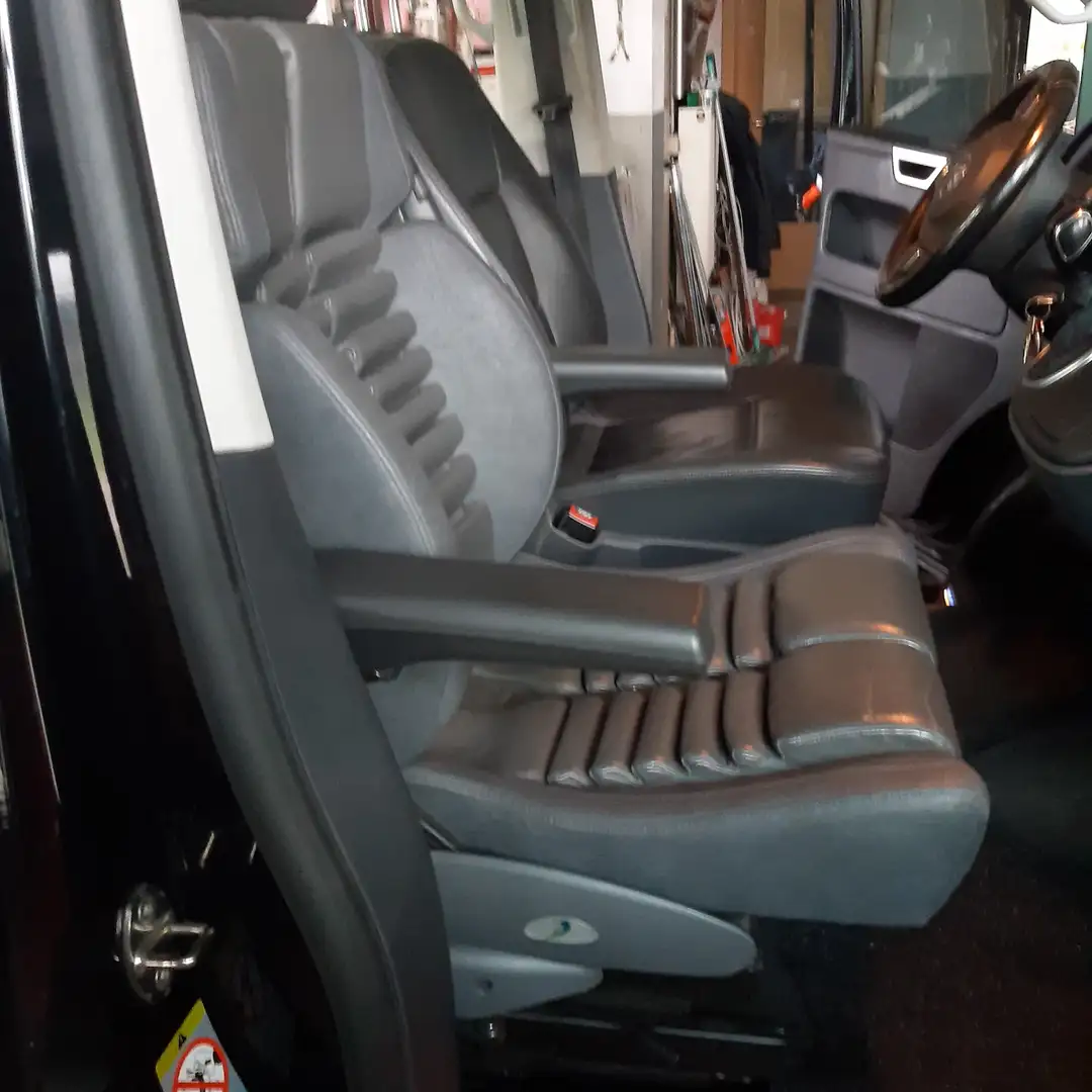 Volkswagen T5 Multivan Multivan Highline Behindertenumbau Noir - 1