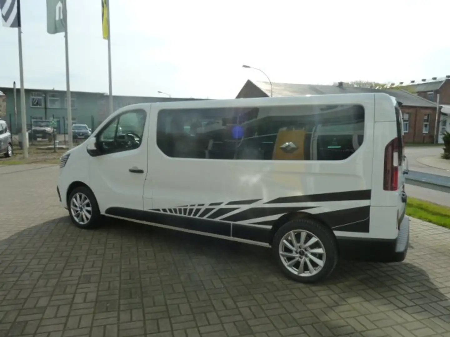 Renault Trafic L2H1 3,0t (8/9 Sitze) Life Weiß - 2