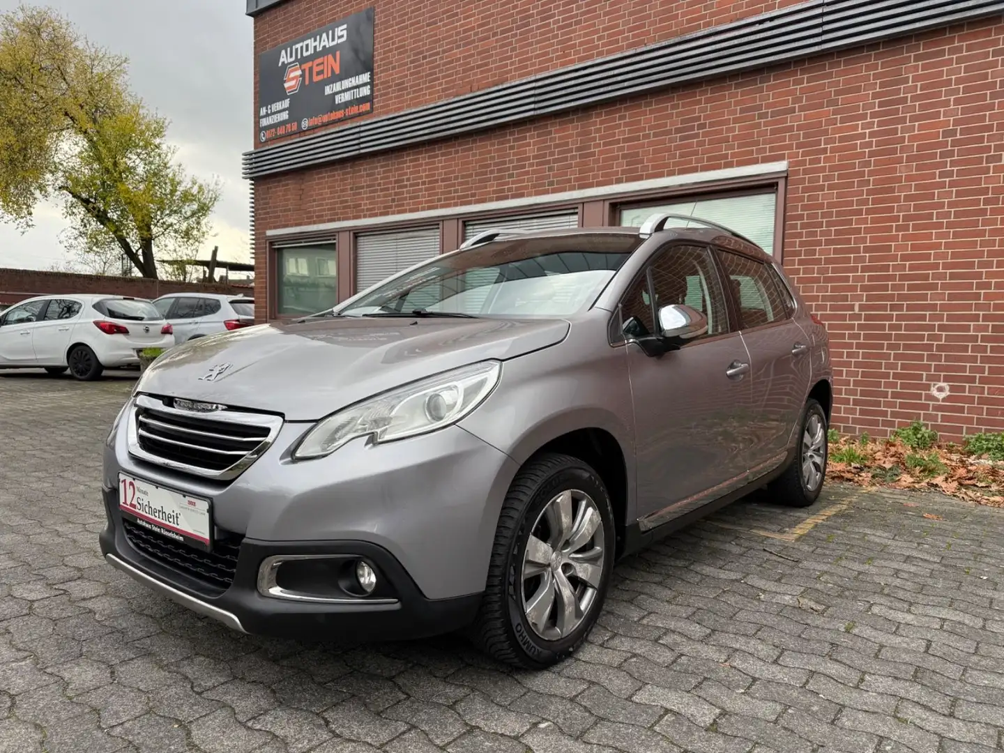 Peugeot 2008 Allure *NAVI*AHK*T.LEDER*PDC*TOUCH*SHZ* Grau - 1