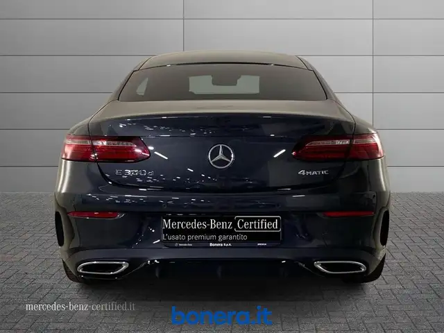 Mercedes-Benz E-Class view 4