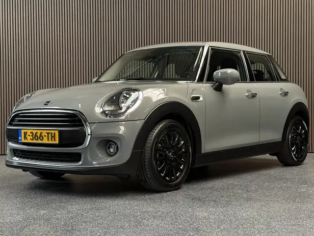MINI 5-Deurs 1.5 Business Edition Automaat | Carplay |