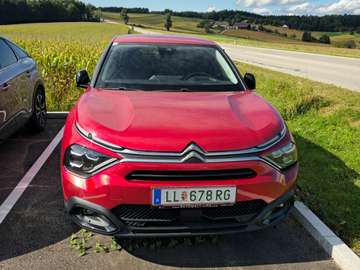 e-C4 136 50kWh Shine Shine