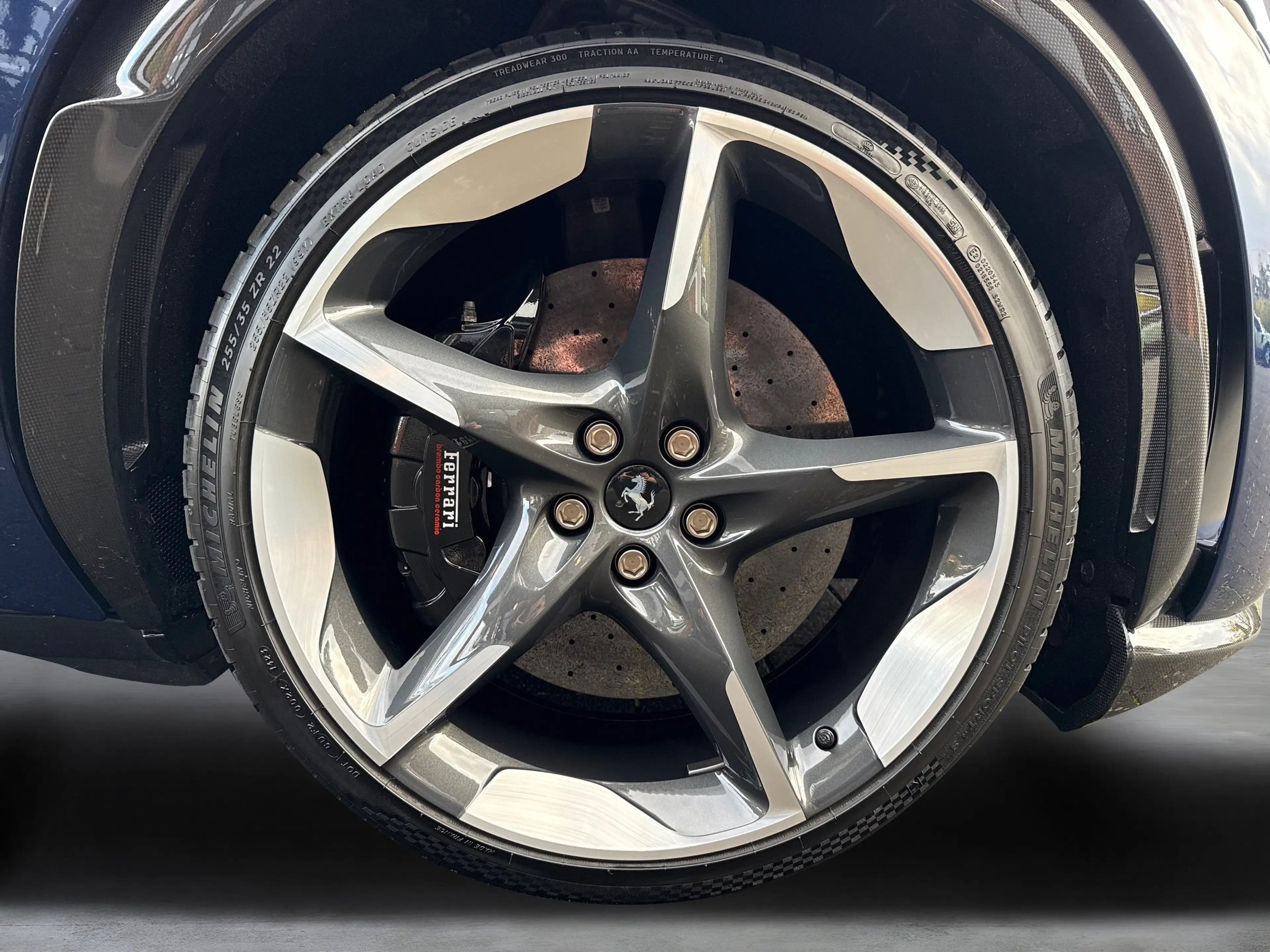 Ferrari Purosangue *Embleme*HiFi*PDC*Klima*Leder* — photo 12