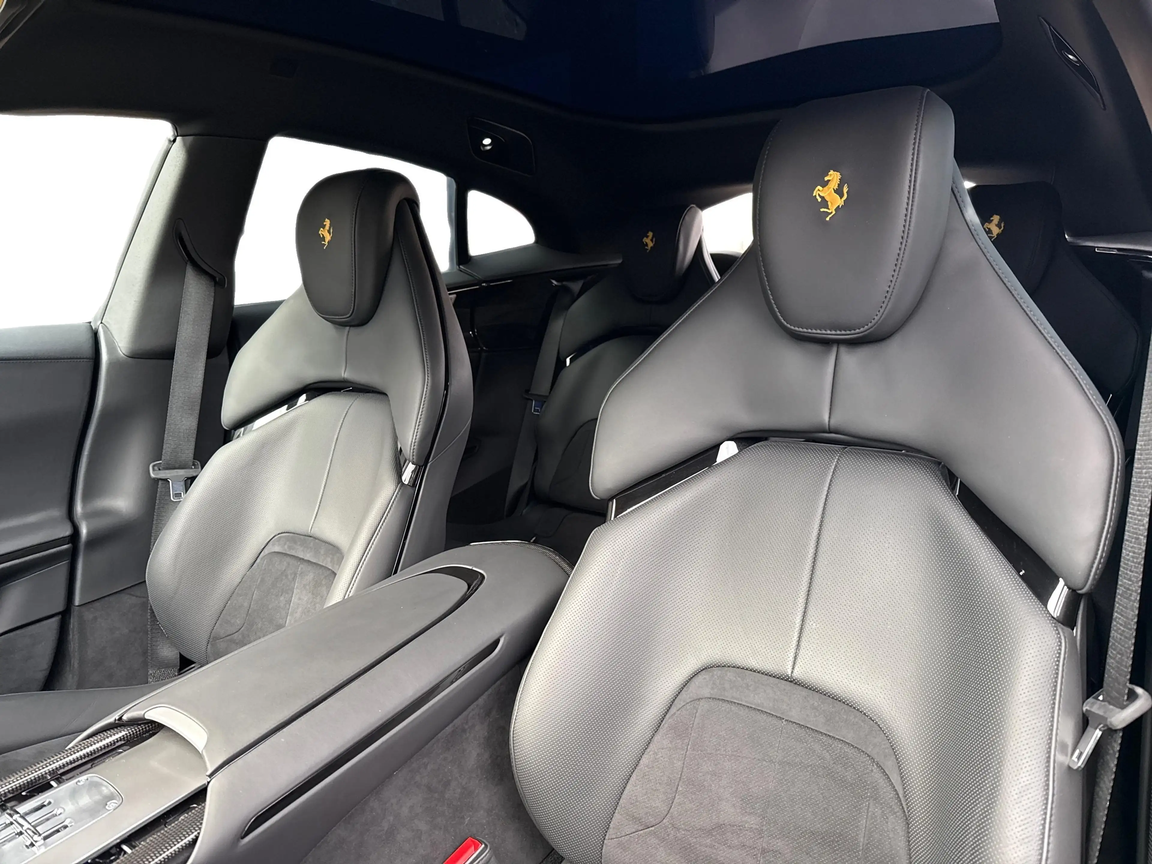 Ferrari Purosangue *Embleme*HiFi*PDC*Klima*Leder* — photo 15