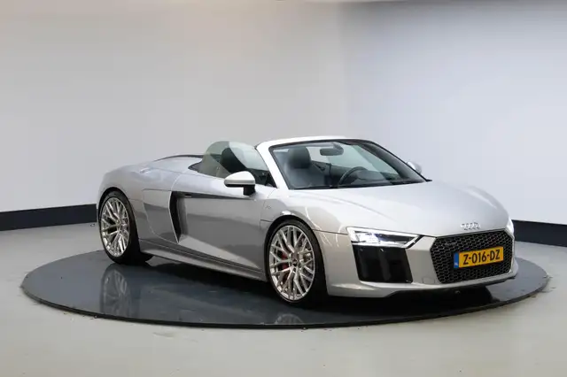 Audi R8 Spyder 5.2 FSI quattro | Carbon | B&O | Sportuitla