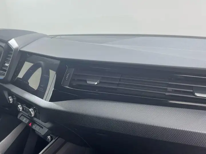 Audi A1 2025, foto 12