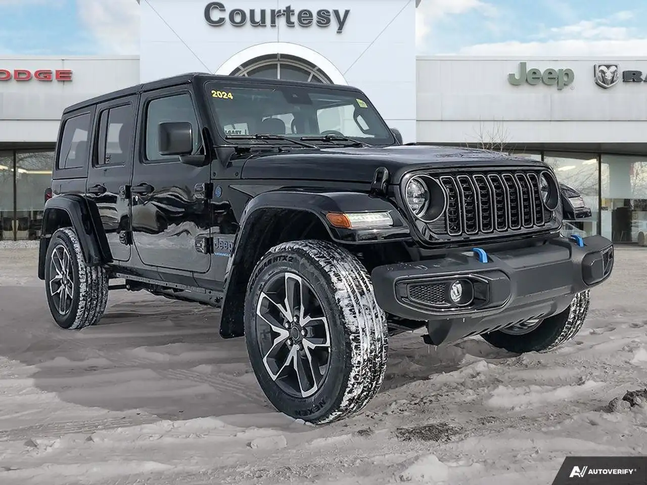 Jeep Wrangler снимка Jeep Wrangler