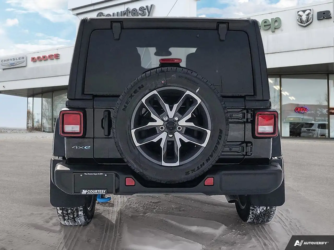 Jeep Wrangler снимка Jeep Wrangler