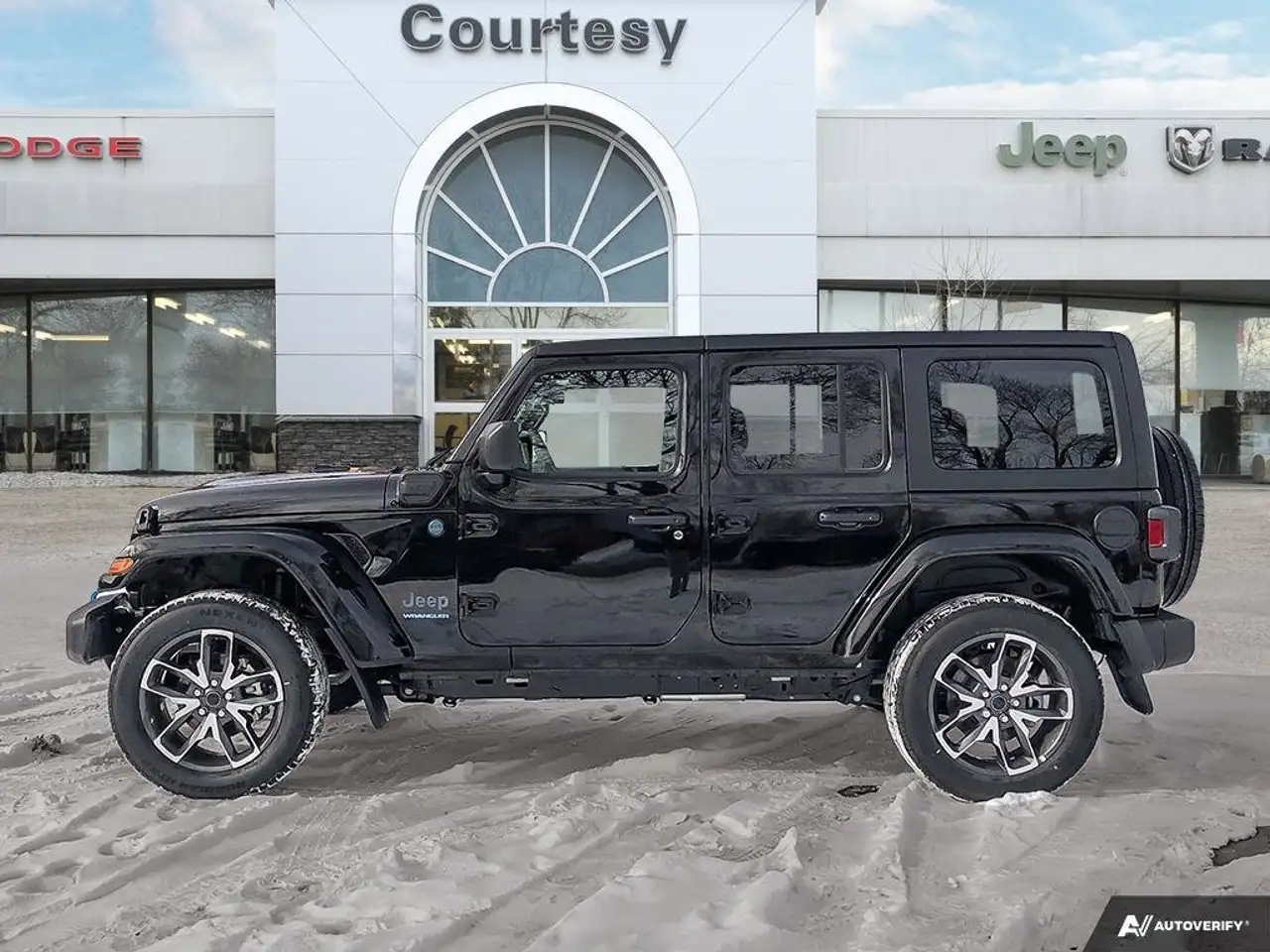 Jeep Wrangler снимка Jeep Wrangler