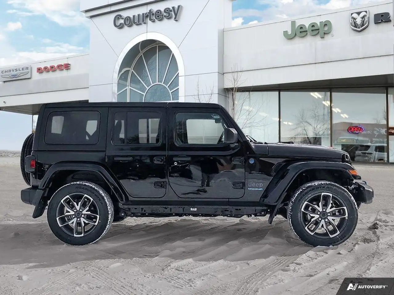 Jeep Wrangler снимка Jeep Wrangler