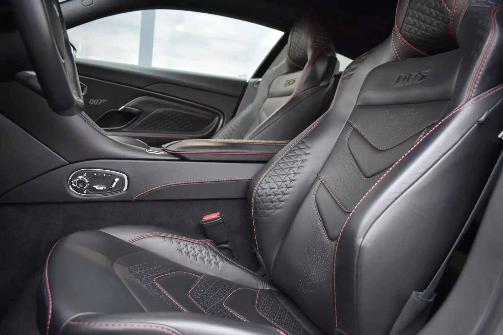 Aston Martin DBS 5.2 V12 BOND 007 EDITION 1 OF 25 Gris - 2