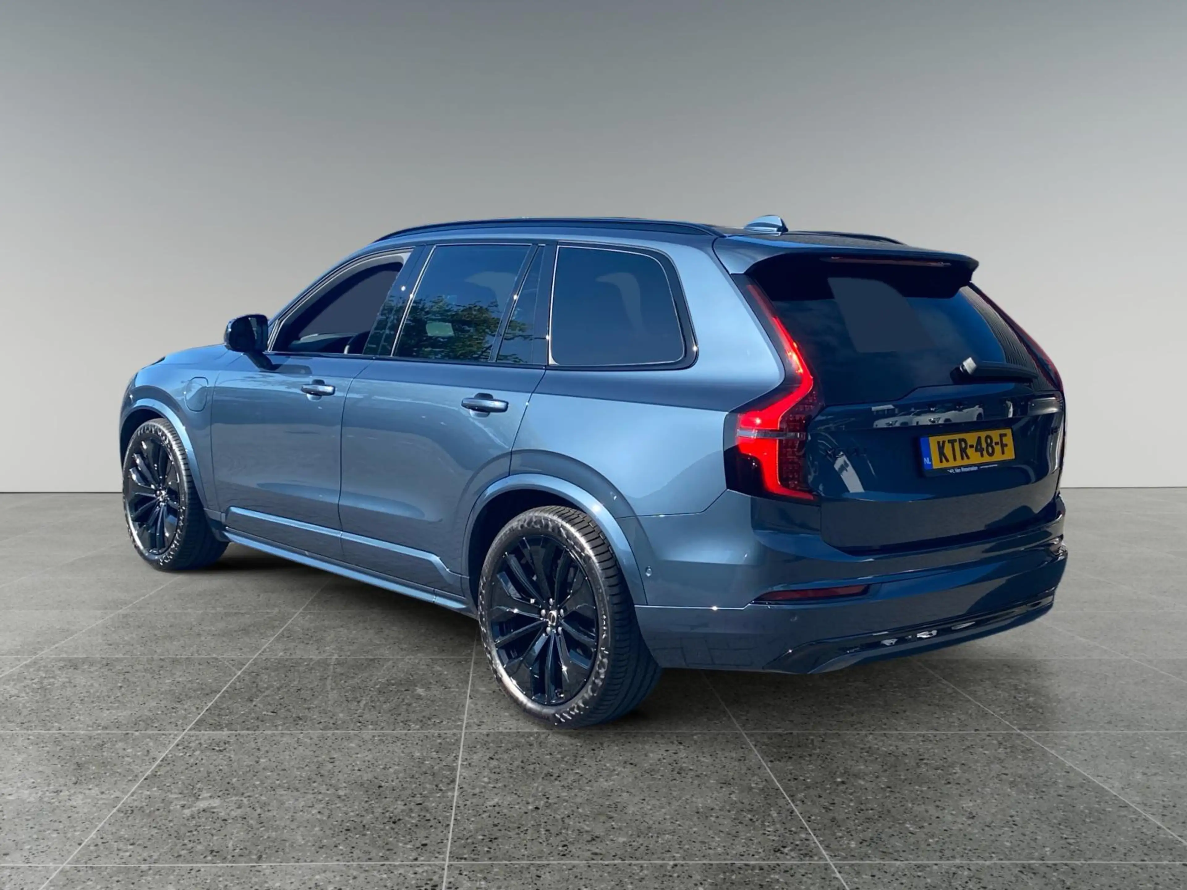 Volvo XC90 2.0 T8 Plug-in hybrid AWD Ultra Black Edition | Fu — photo 3