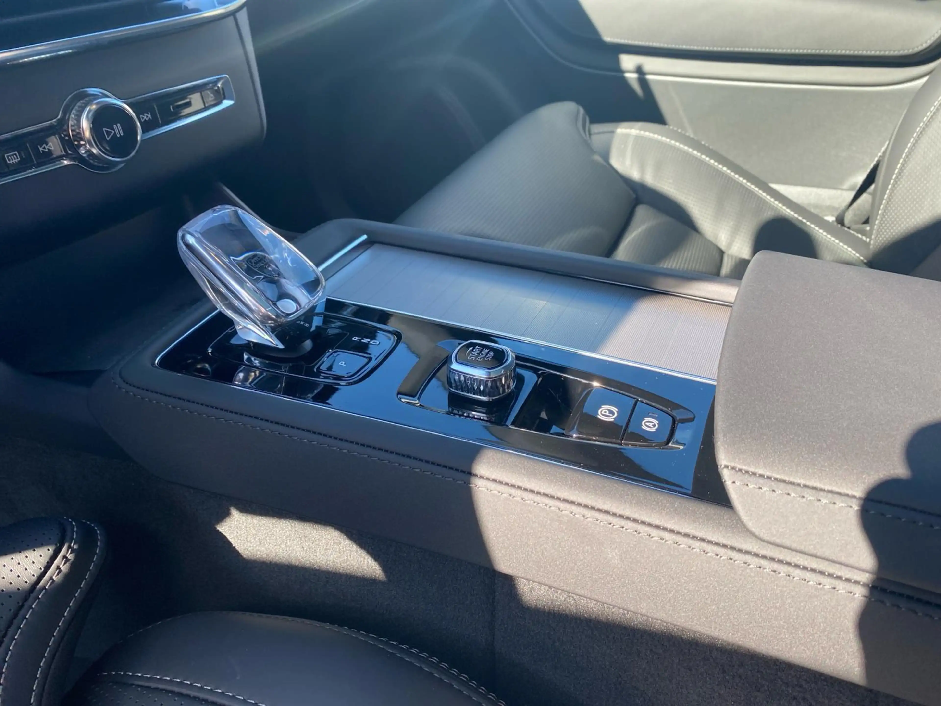 Volvo XC90 2.0 T8 Plug-in hybrid AWD Ultra Black Edition | Fu — photo 14