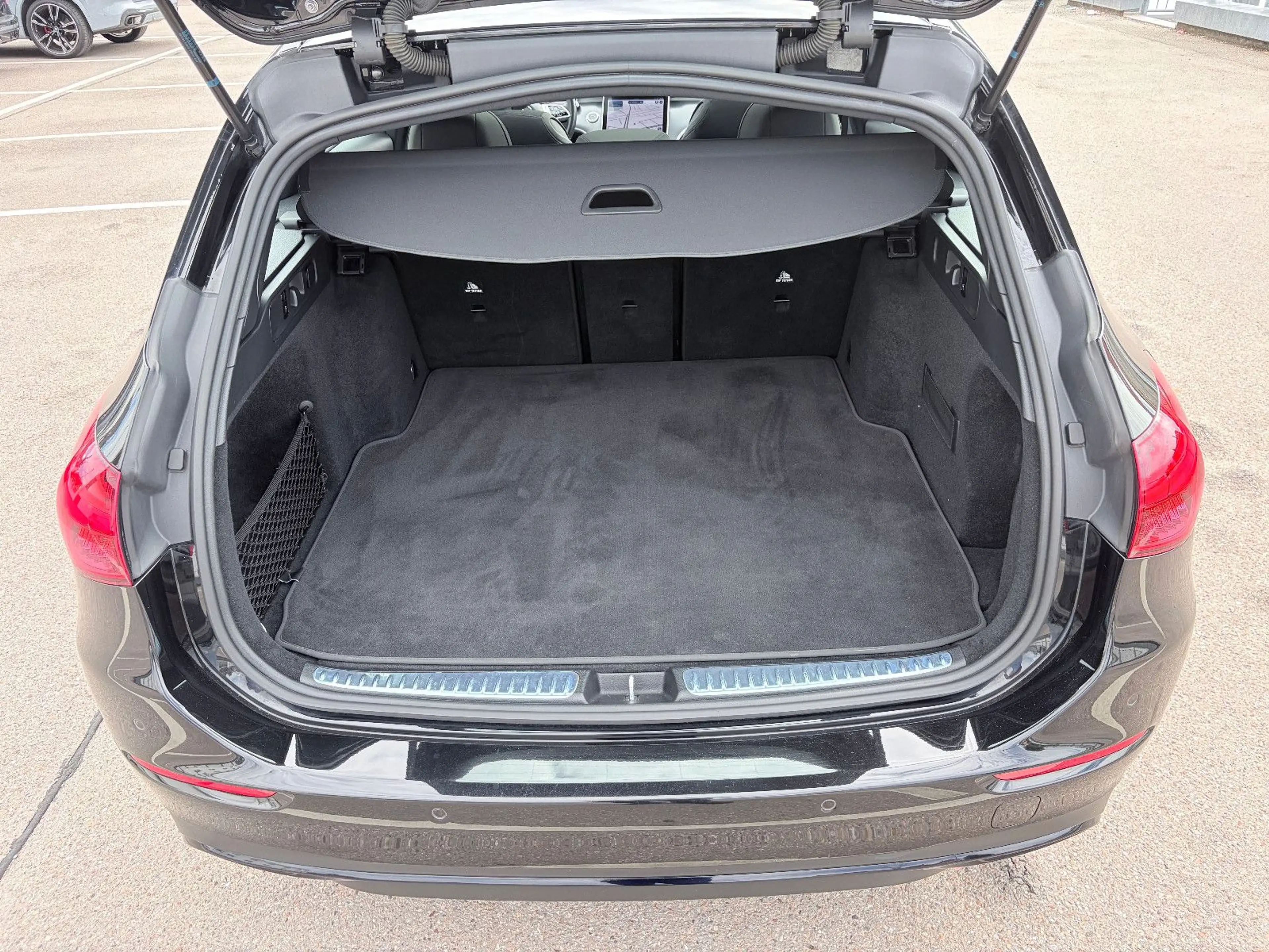 Mercedes-Benz C 200 T d 9G PANO/AHK/18"AMG/DISTRONIC/KAMERA — photo 13