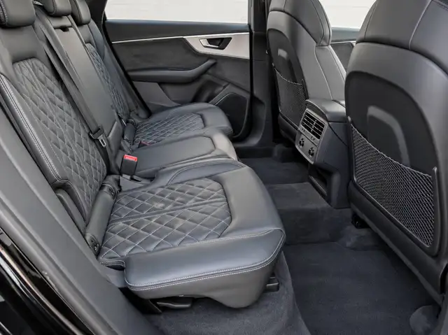 Audi Q8 view 11