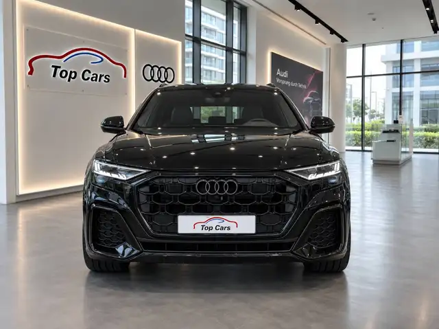 Audi Q8 view 6