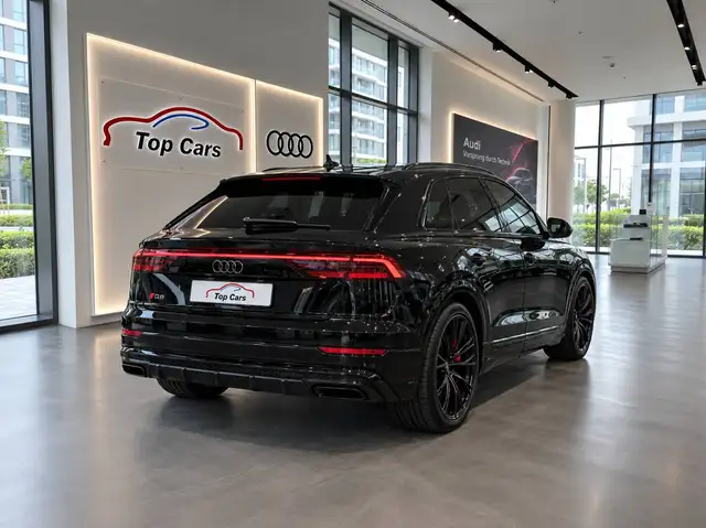 Audi Q8 view 4