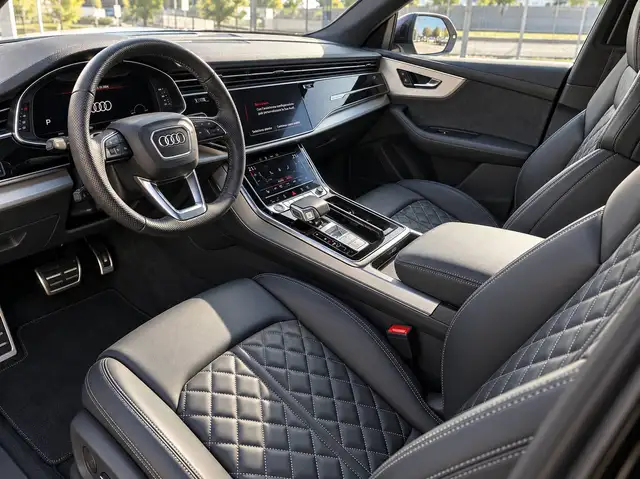 Audi Q8 view 10