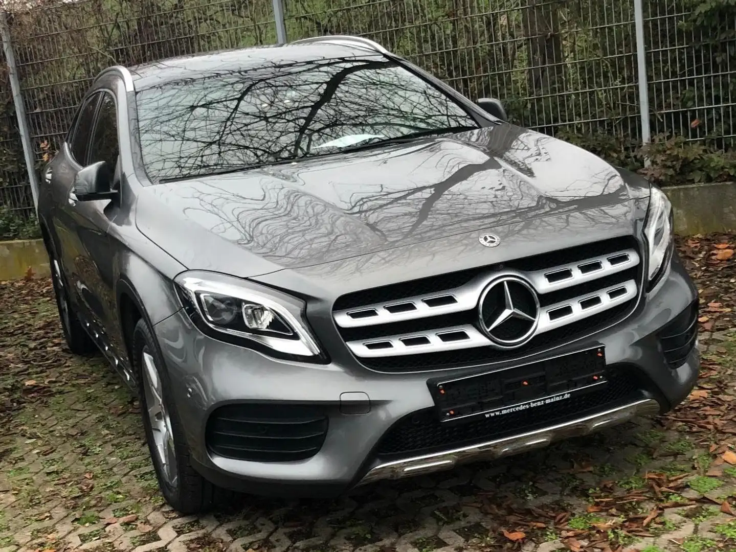Mercedes-Benz GLA 220 GLA 220 4Matic 7G-DCT Grau - 1