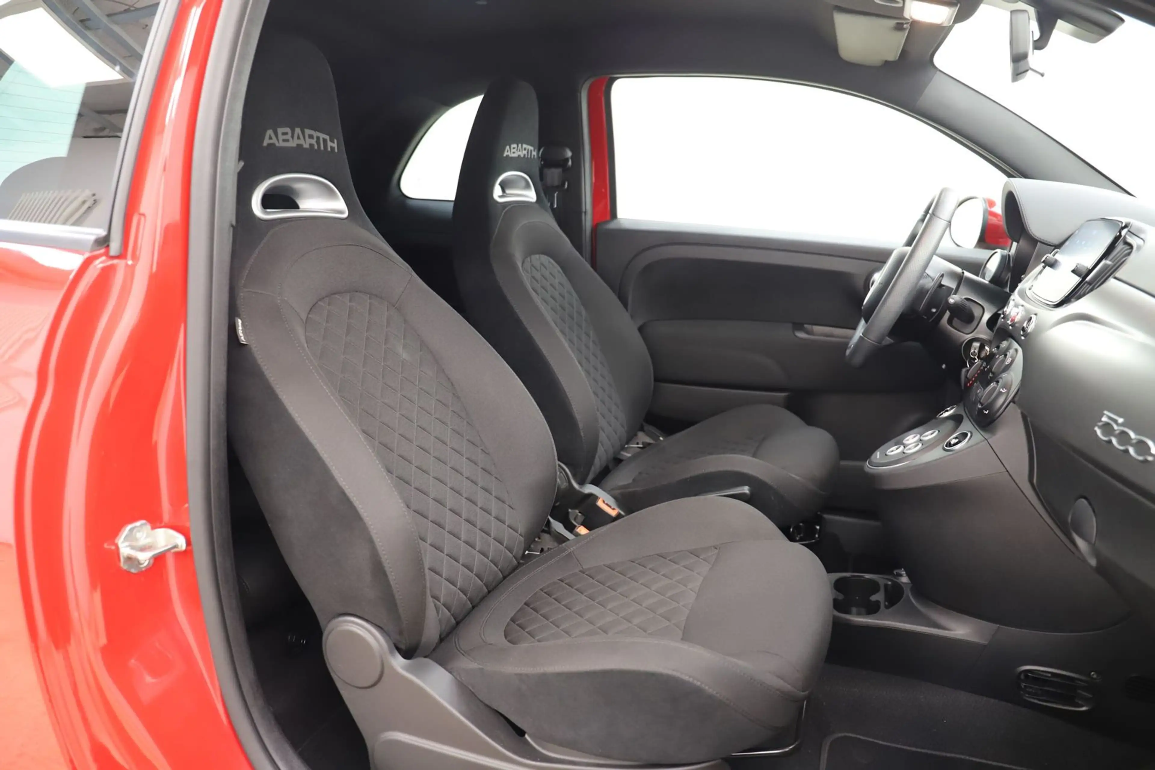 Abarth 595 1.4 T-Jet 165PS Automatik Carplay Beats — photo 10