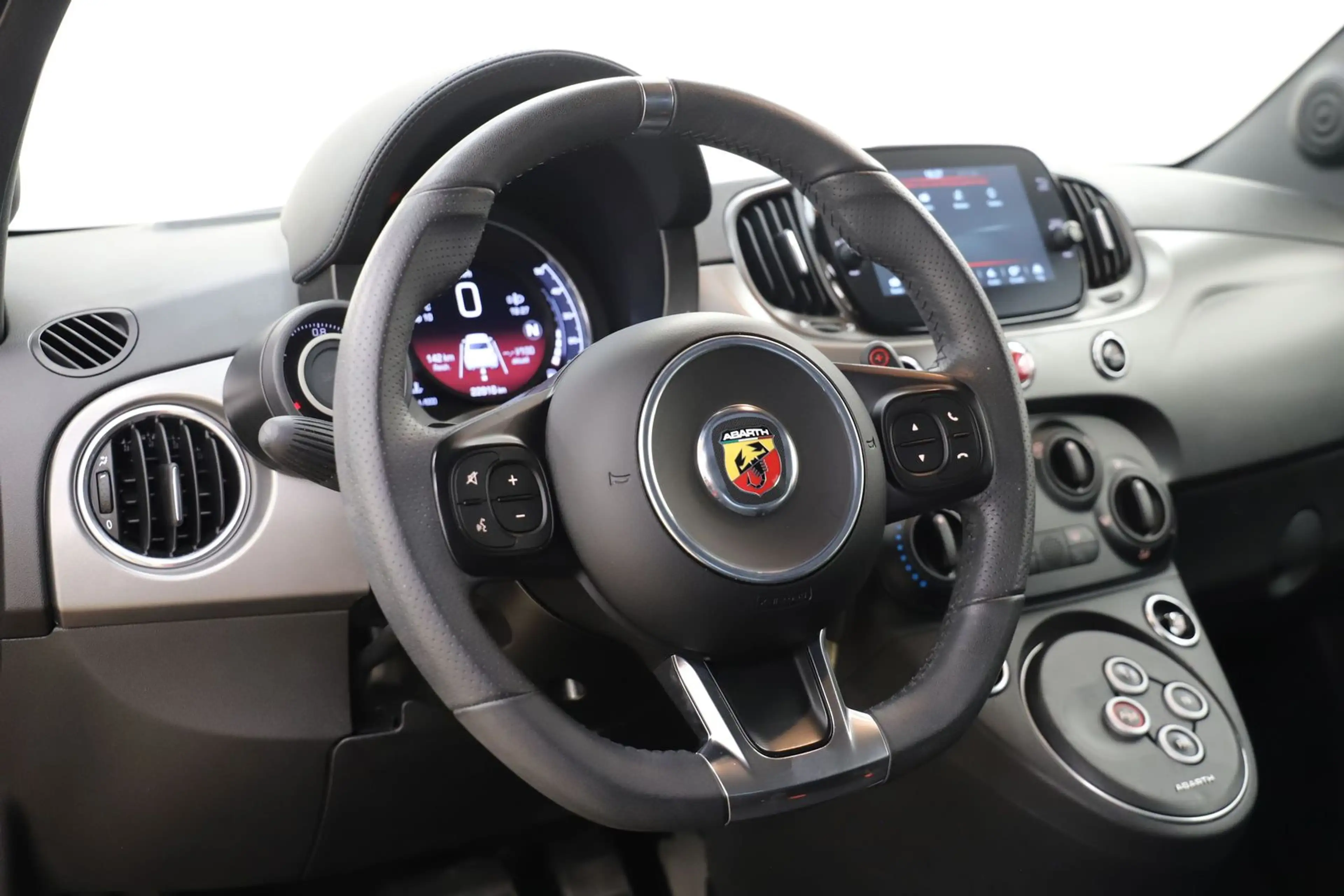 Abarth 595 1.4 T-Jet 165PS Automatik Carplay Beats — photo 13