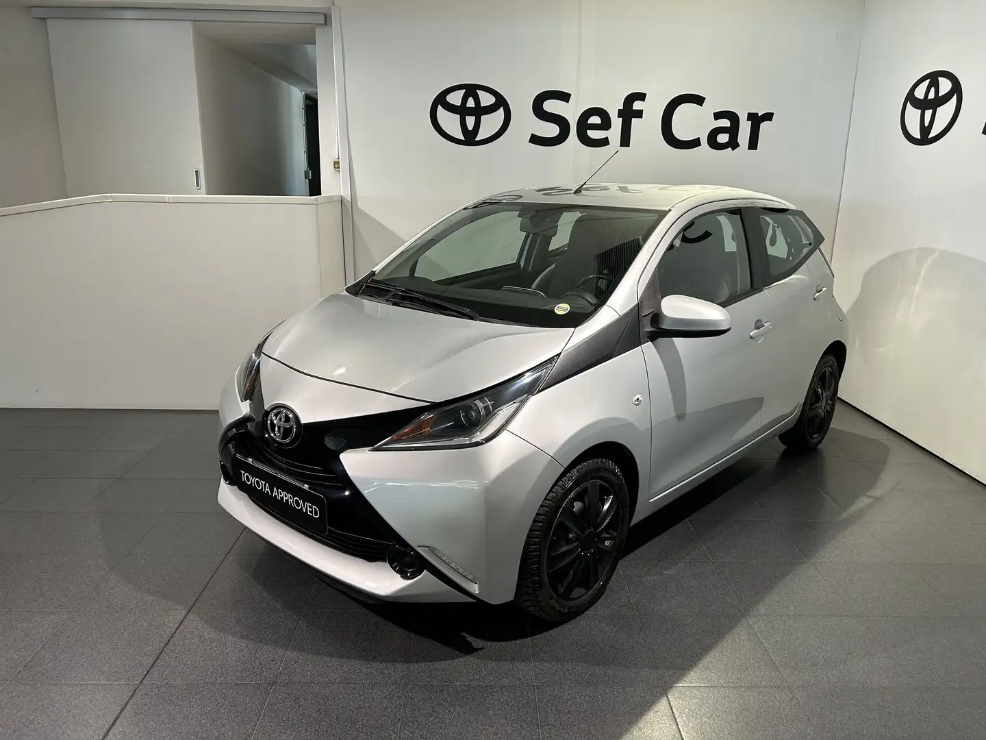 Toyota Aygo Aygo 1.0 VVT-i 69 CV 5 porte x-play Argento - 1
