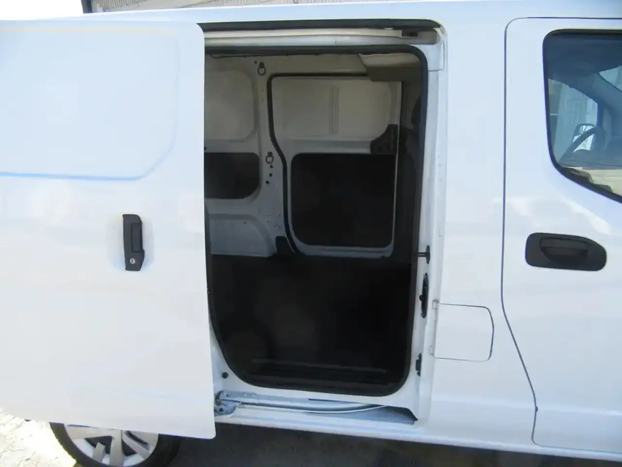 Nissan NV200 снимка Nissan NV200