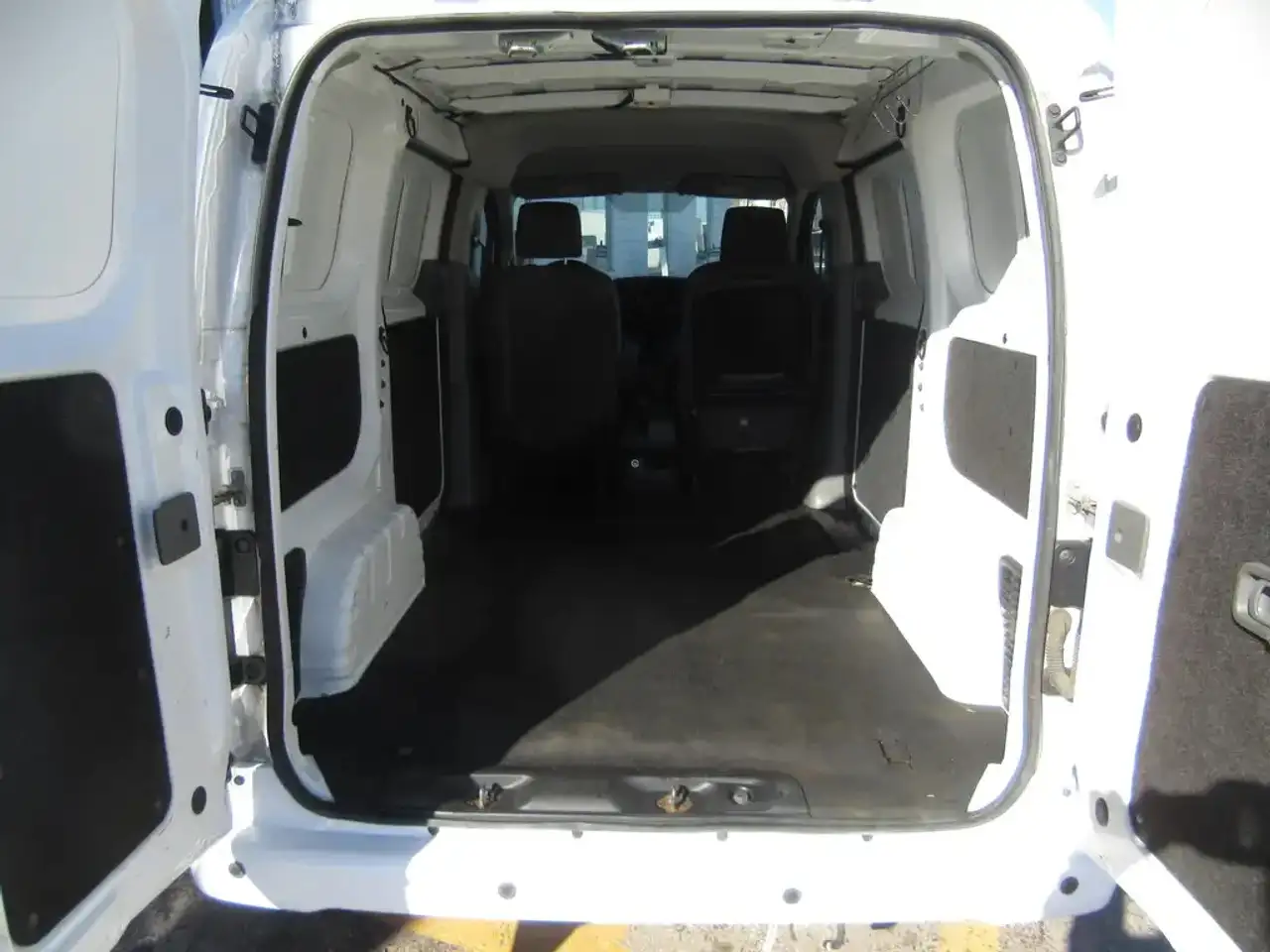 Nissan NV200 снимка Nissan NV200