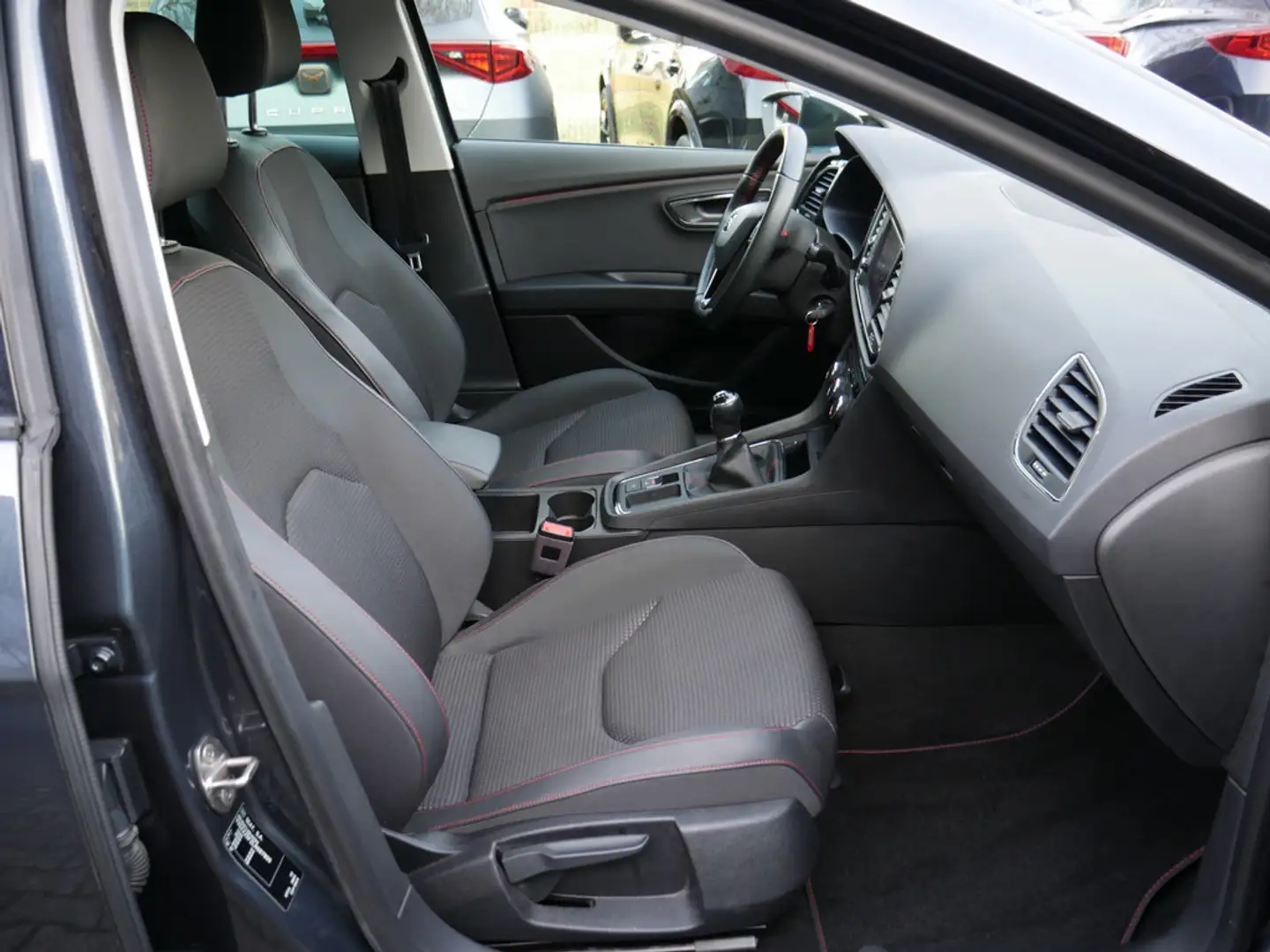 SEAT Leon ST 1.5 TSI FR PDC SHZ NAVI FACEL. LED Grau - 2