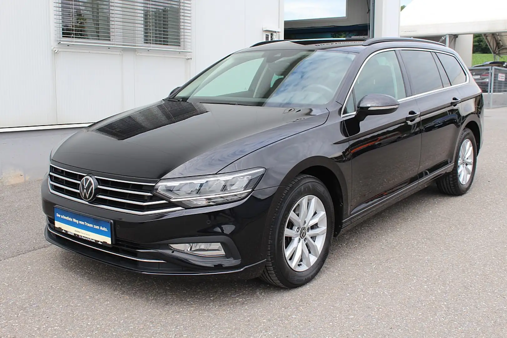 Volkswagen Passat Variant Business 2,0 SCR TDI DSG Noir - 1