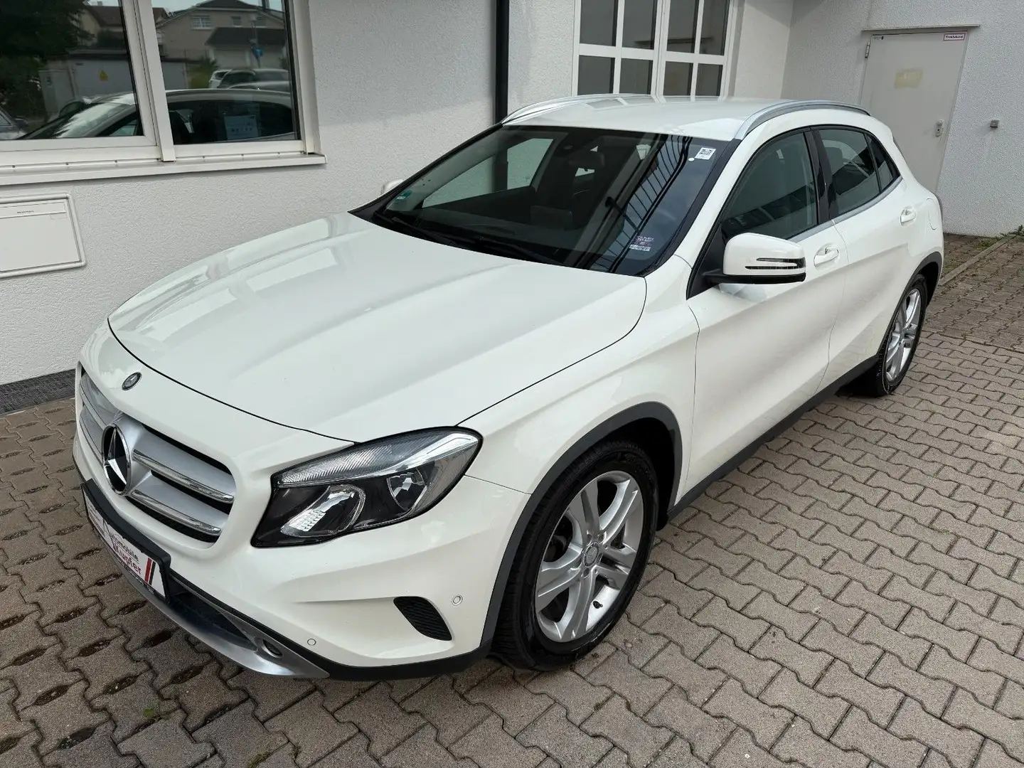 Mercedes-Benz GLA 220 d CDI 4Matic Aut. Urban Navi Sportsitze Weiß - 2