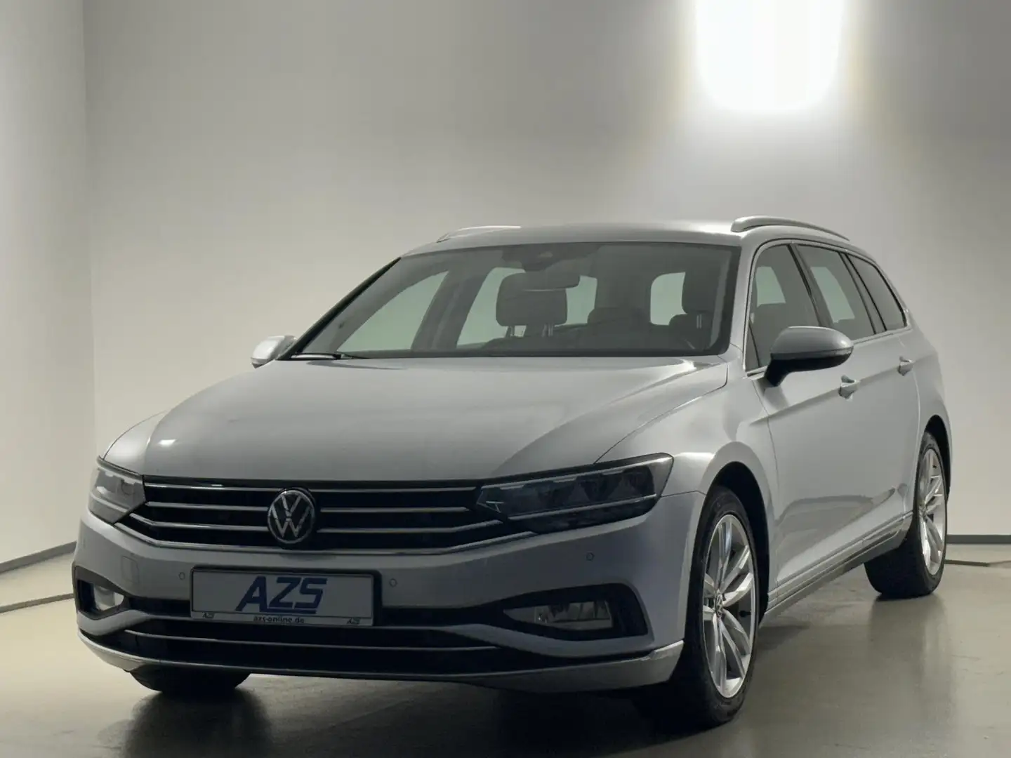 Volkswagen Passat Variant Elegance | LED | Navi |  Head-Up | Zilver - 2
