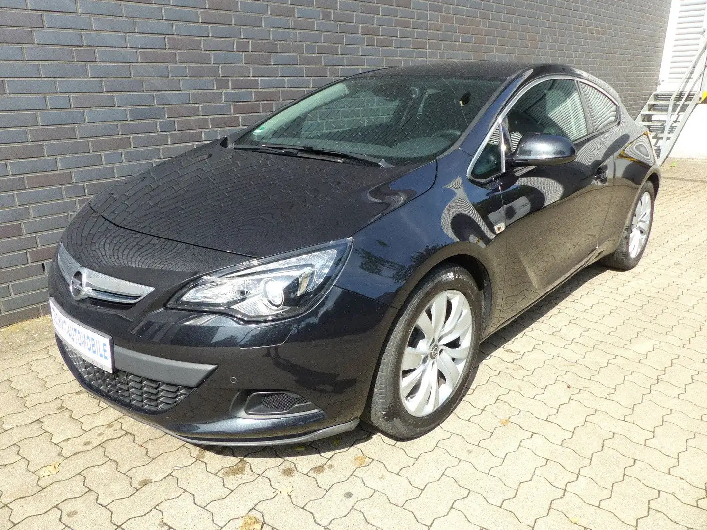 Opel Astra J GTC Automatik/Navi/Xenon/PDC Black - 2