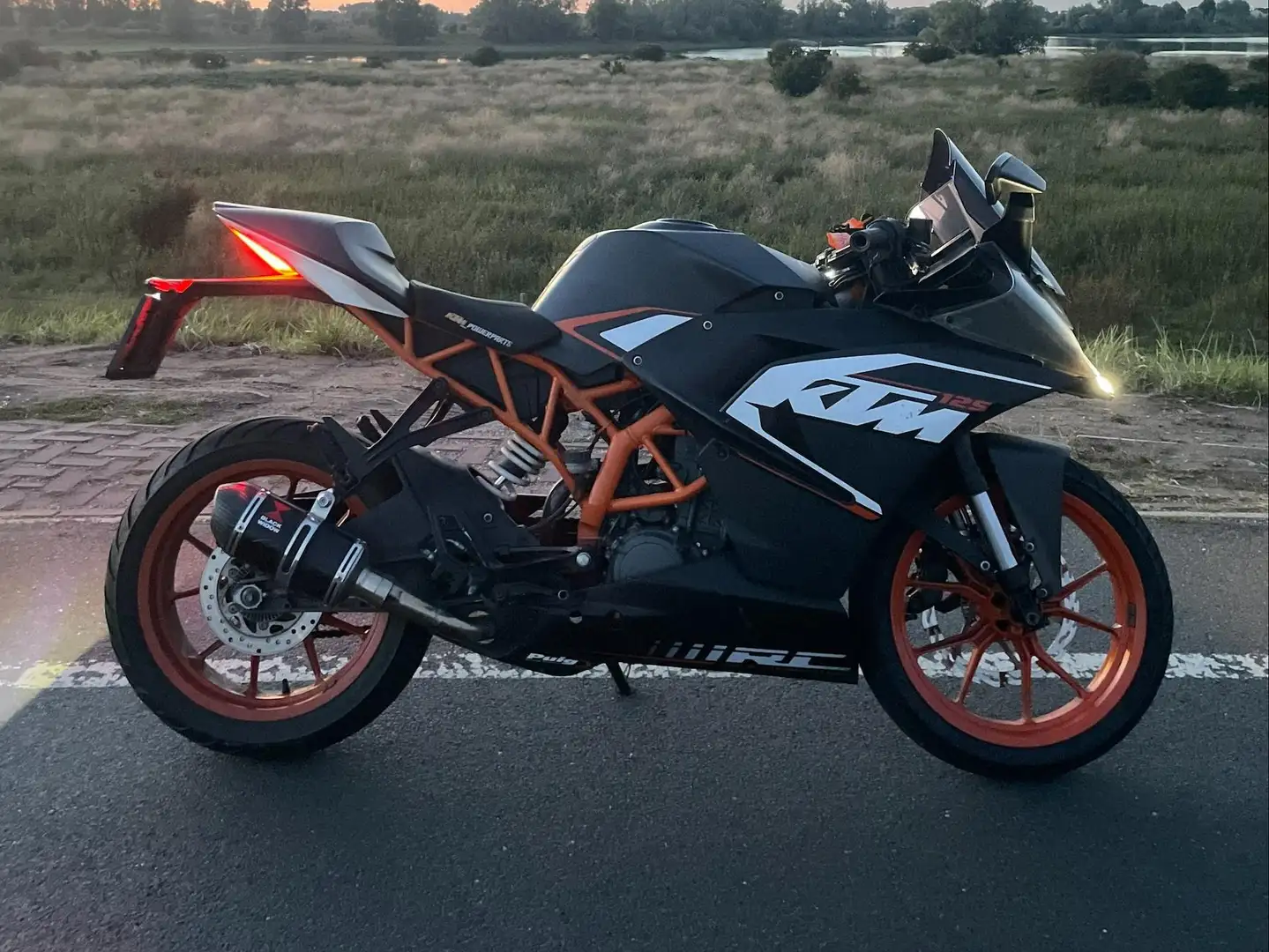 KTM RC 125 Zwart - 1