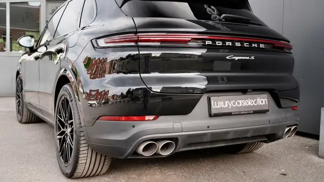 Porsche Cayenne view 12