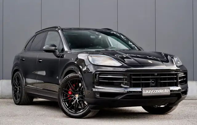 Porsche Cayenne view 3