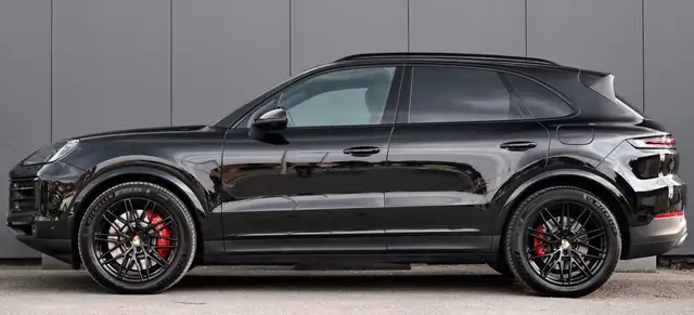 Porsche Cayenne view 8