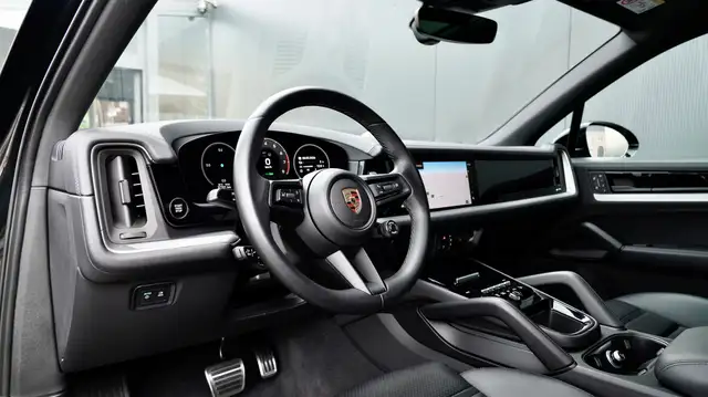 Porsche Cayenne view 14