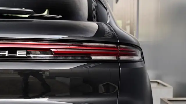 Porsche Cayenne view 13
