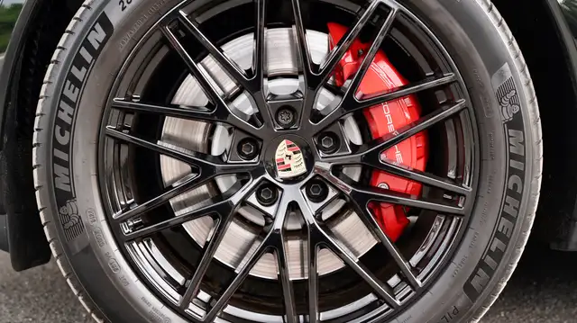 Porsche Cayenne view 11