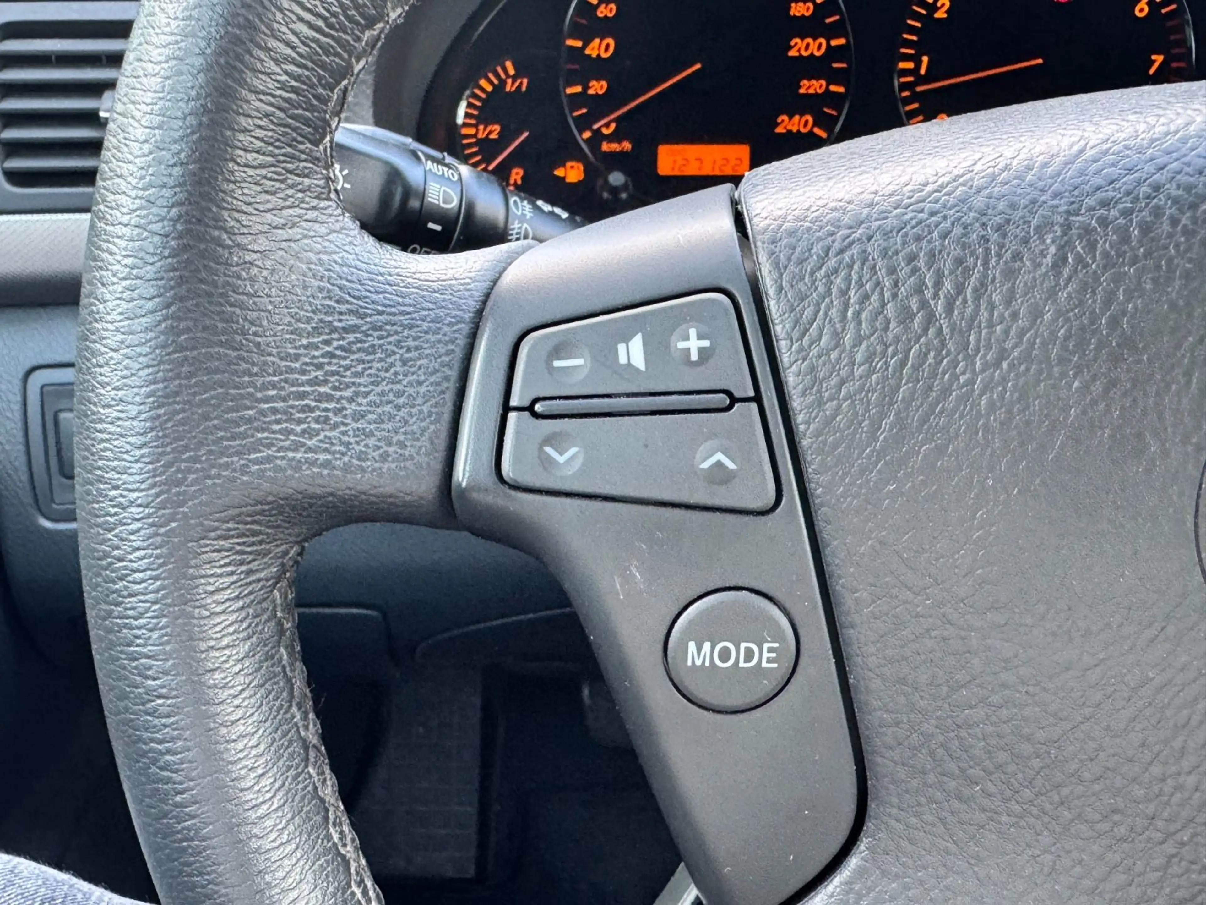 Toyota Avensis Kombi 1.8 Sol /1-Hand/Scheckheftgepflegt — photo 8