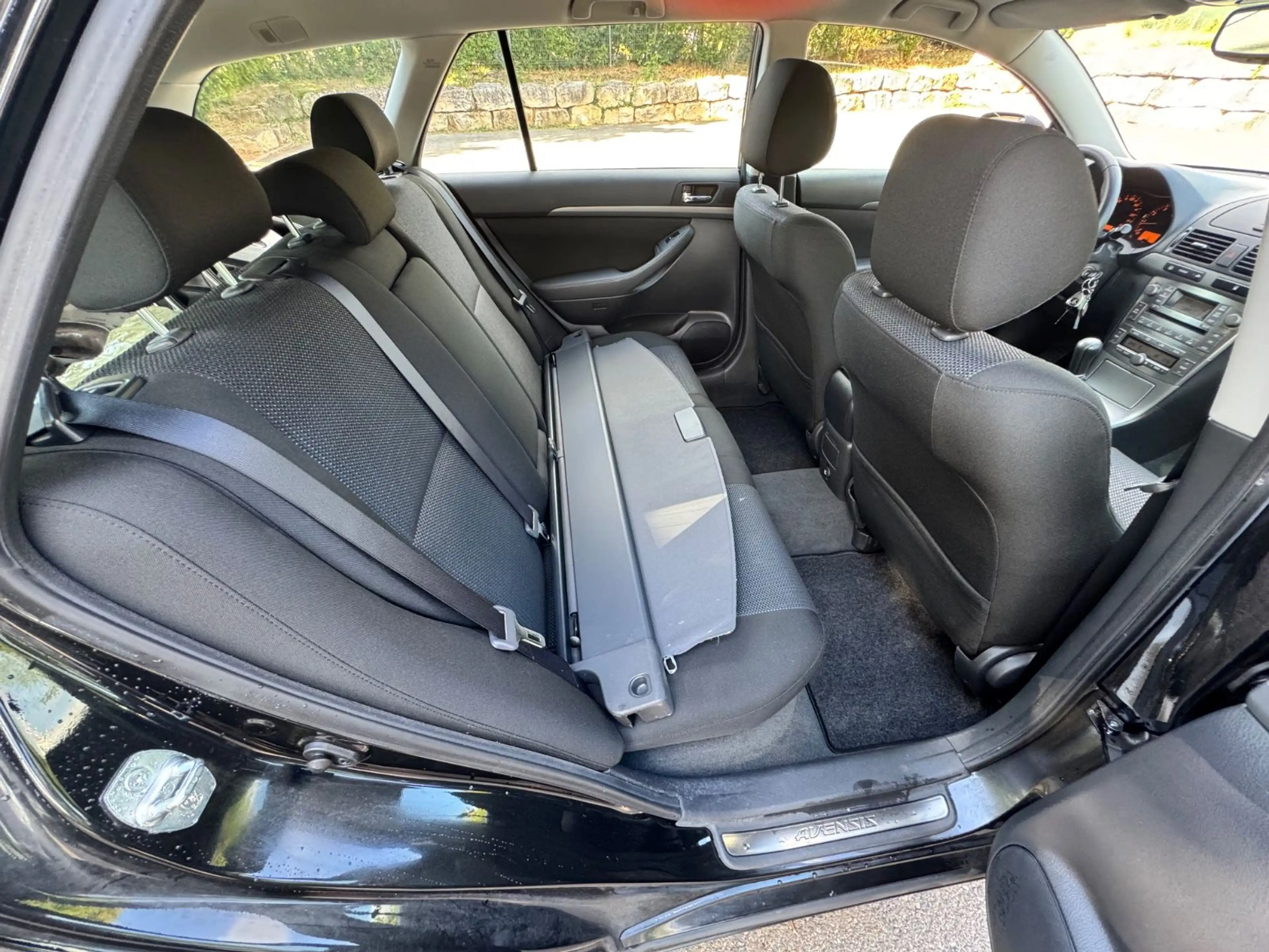 Toyota Avensis Kombi 1.8 Sol /1-Hand/Scheckheftgepflegt — photo 17