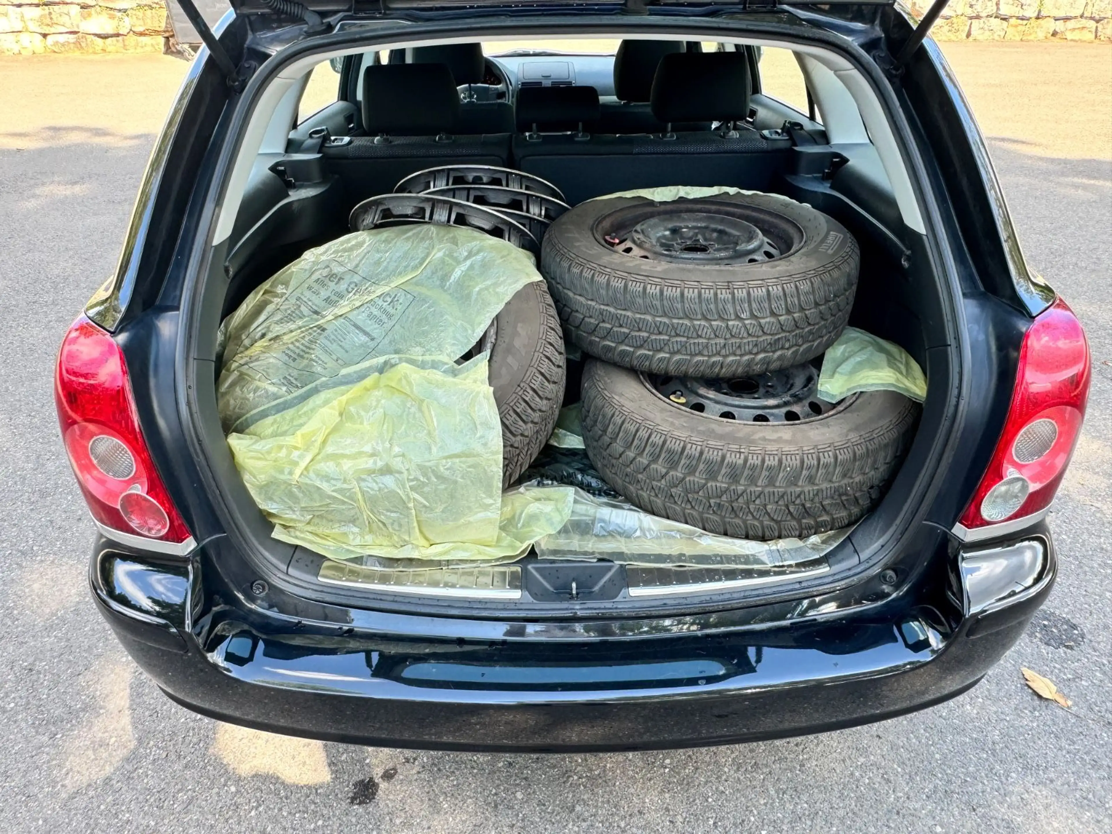 Toyota Avensis Kombi 1.8 Sol /1-Hand/Scheckheftgepflegt — photo 12